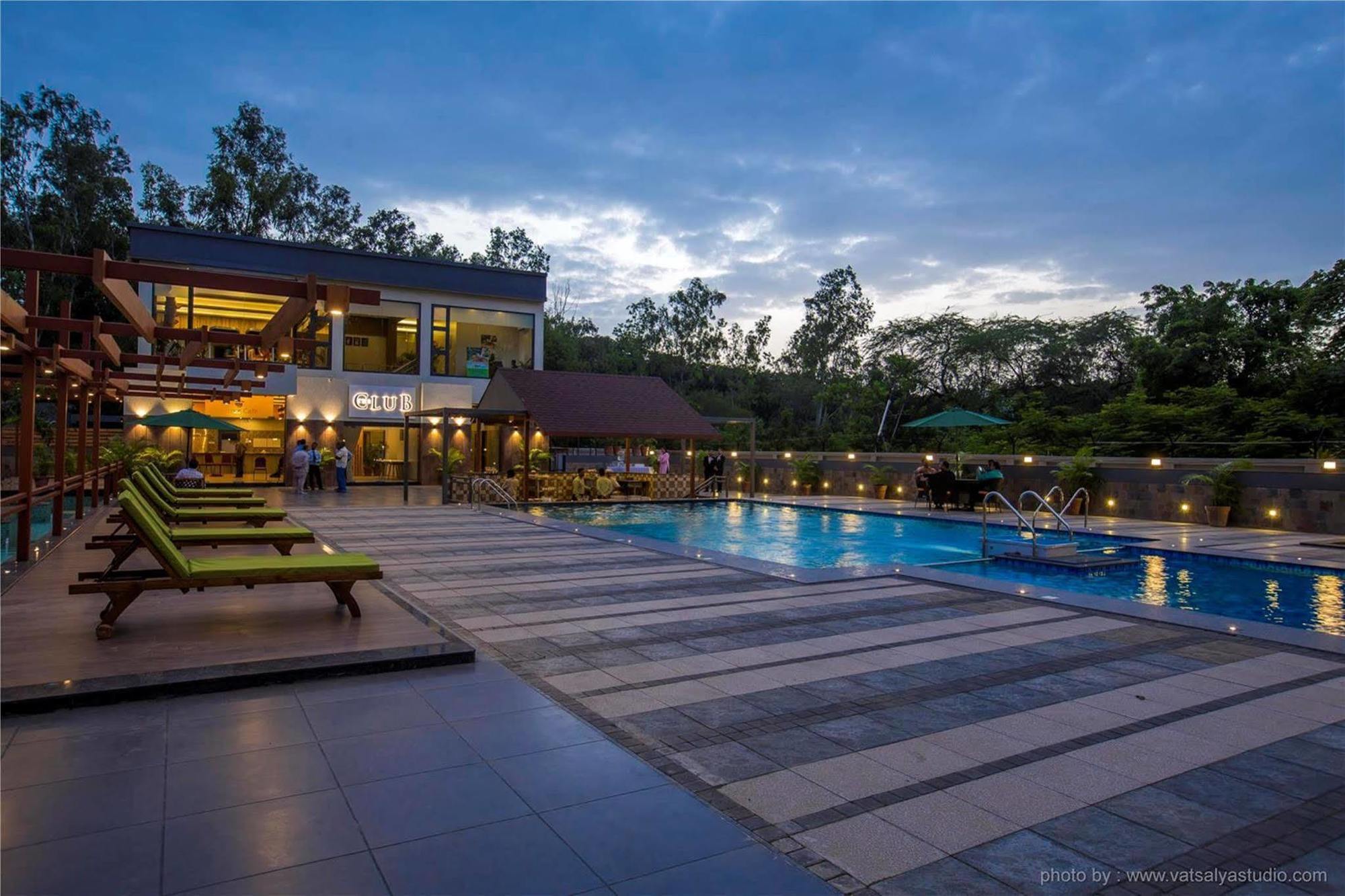 Vits Shalimar, Ankleshwar Hotel Bagian luar foto