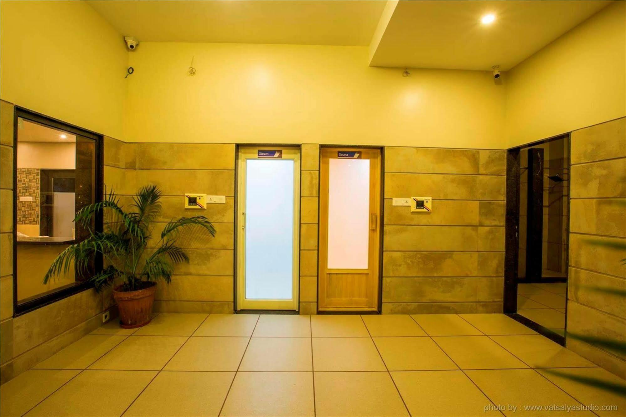 Vits Shalimar, Ankleshwar Hotel Bagian luar foto