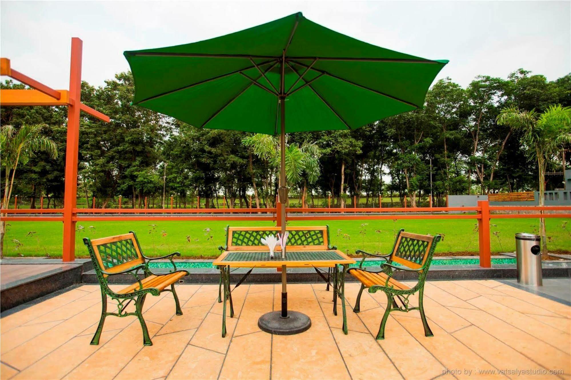 Vits Shalimar, Ankleshwar Hotel Bagian luar foto