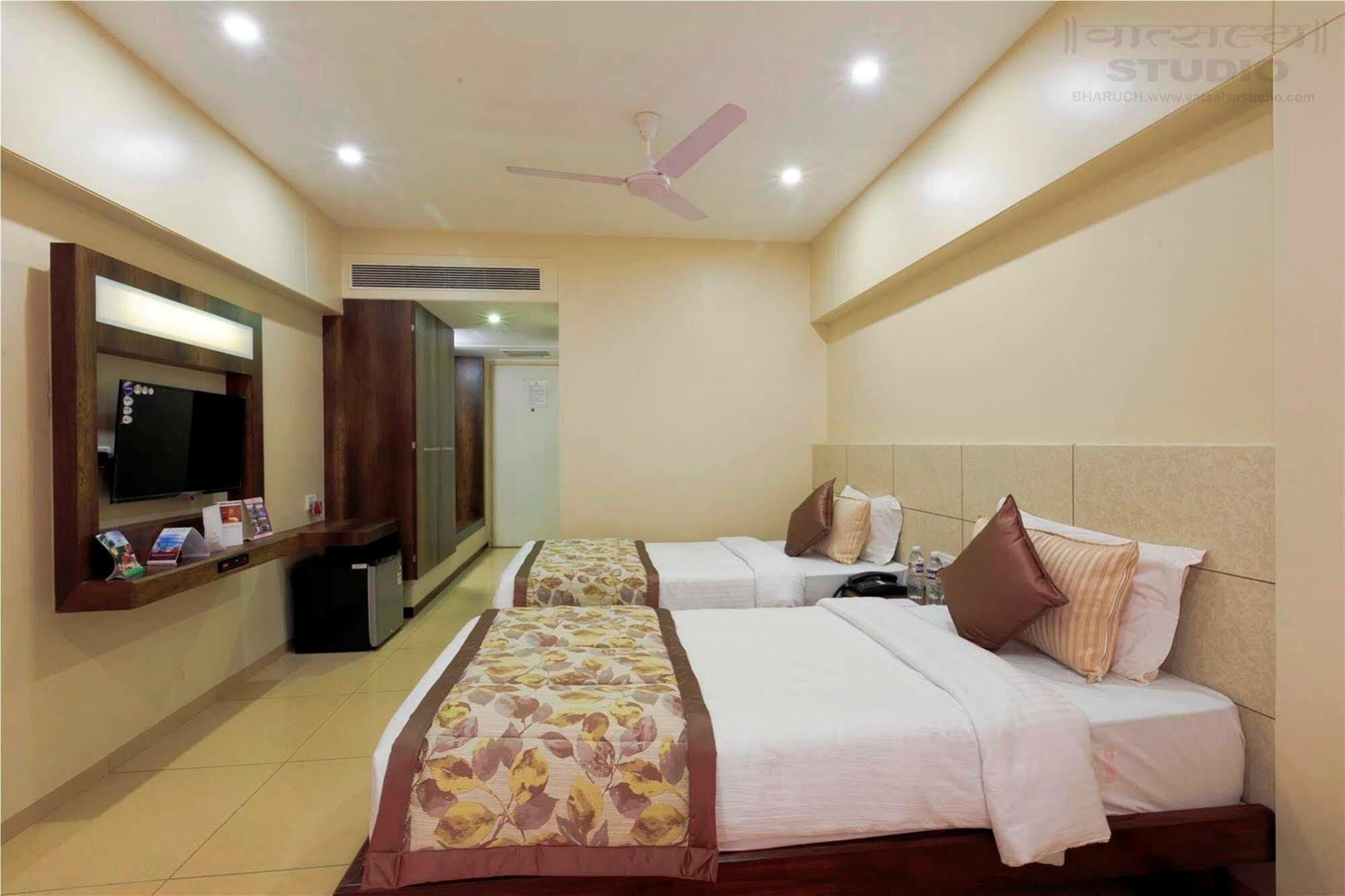 Vits Shalimar, Ankleshwar Hotel Bagian luar foto