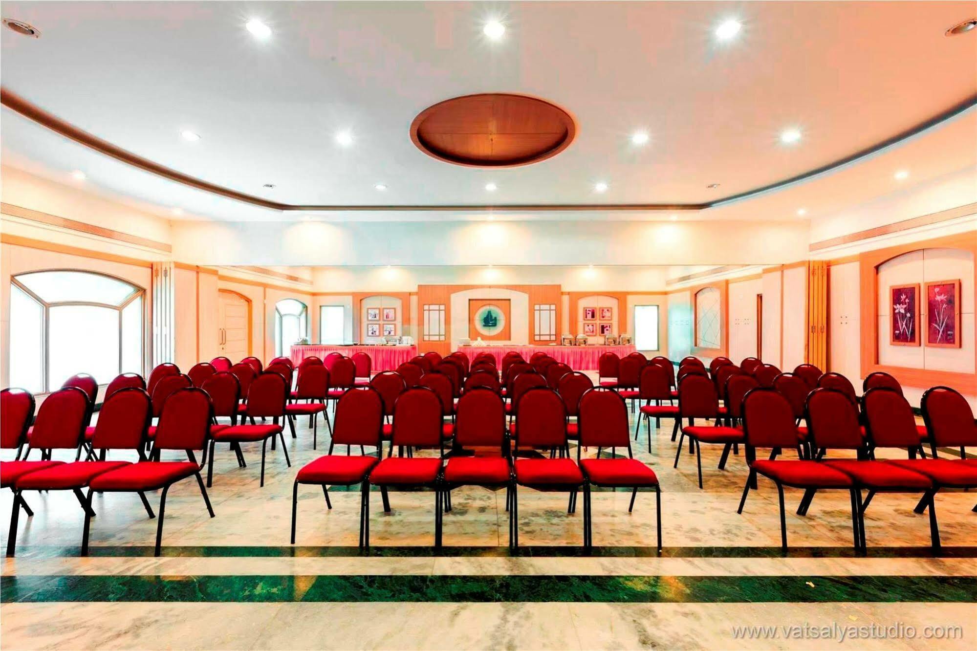 Vits Shalimar, Ankleshwar Hotel Bagian luar foto