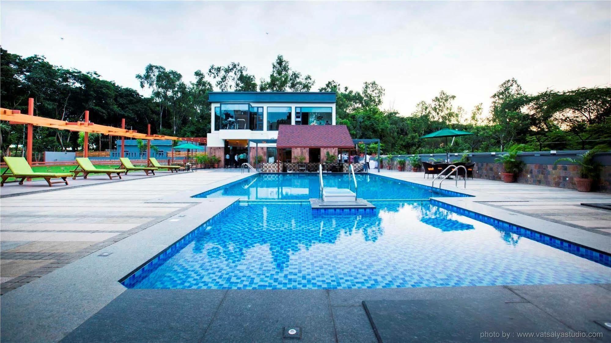 Vits Shalimar, Ankleshwar Hotel Bagian luar foto